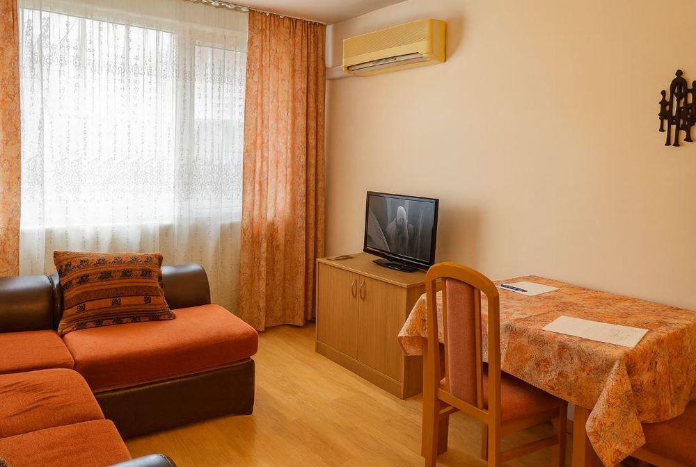 Двустаен апартамент в района на Лятно кино Тракия !