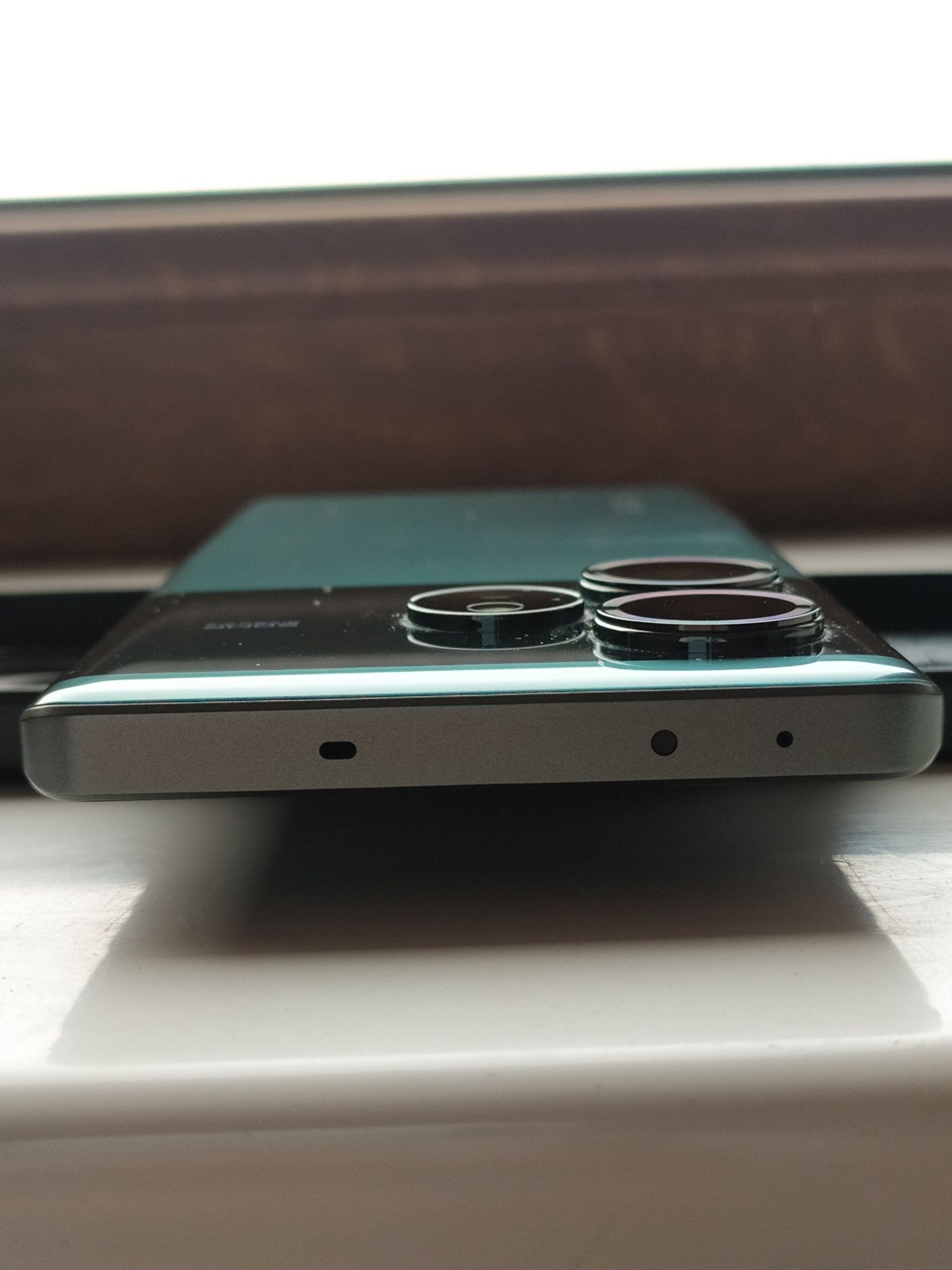 Realme GT6 в идеальном состоянии