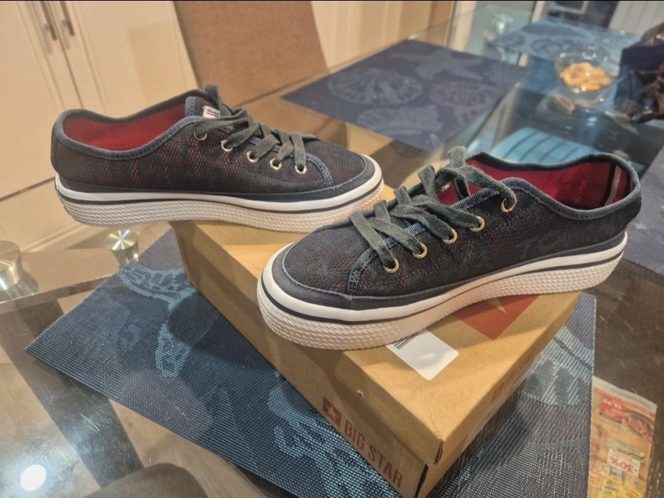 Tommy Hilfiger tenesi mar 38 ca noi
