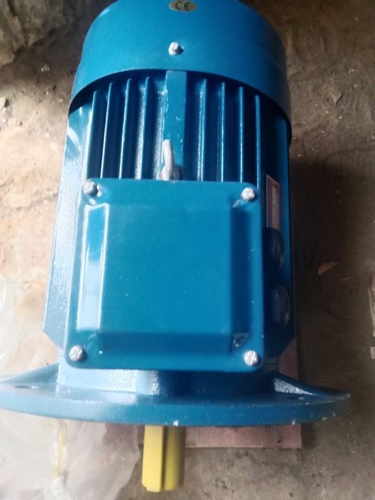 Электро Двигатель Тип:5АИ 132М6 У2.
Мощность: 7,6 кВт.
Напряжение: 22