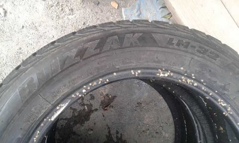 Шины 205/55 R16 - "Bridgestone Blizzak LM-32" (Франция), зимние.