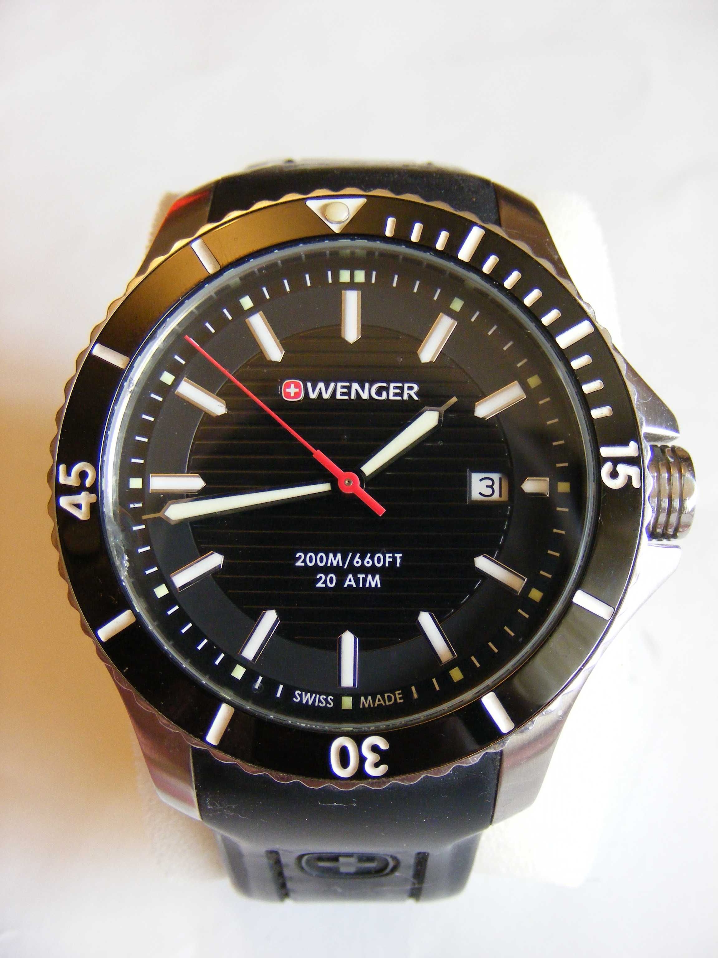 Wenger Swiss Army 200m/660ft Men's 43 mm.