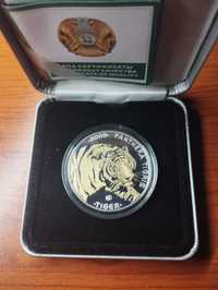 Серебряная монета "Тигр" с бриллиантами