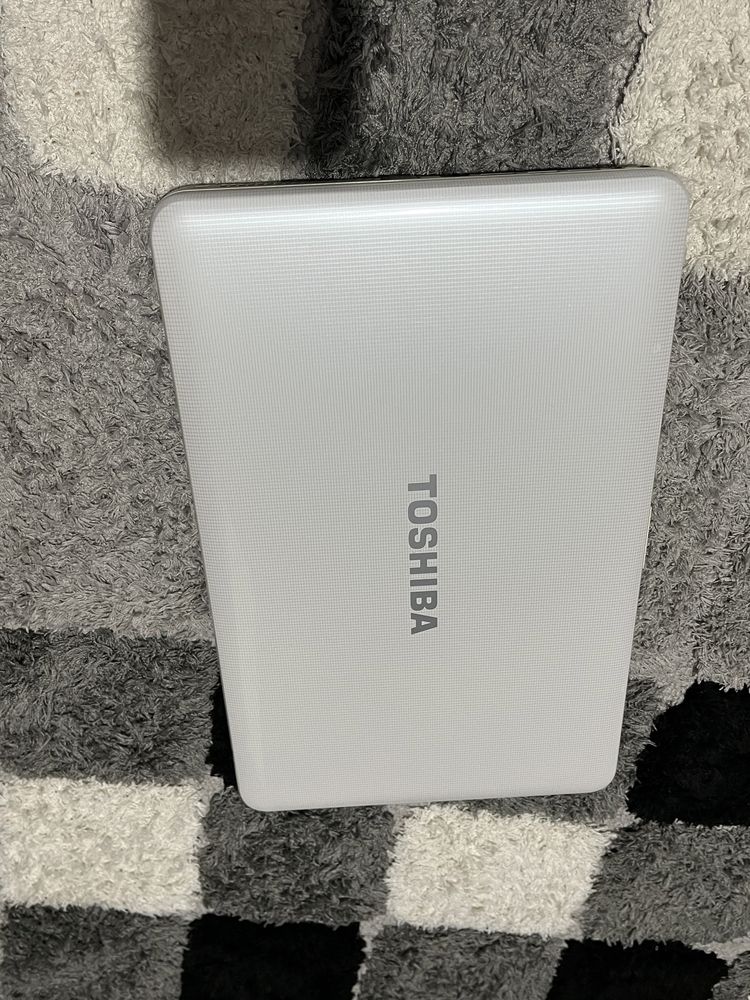 Лаптоп Toshiba Satellite C855-148