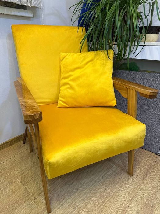 Яркое кресло в стиле СССР