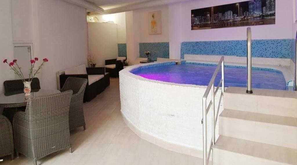 Дава се под наем Къща в Банкя - 800 кв.м за 612 € - Снимка #14
