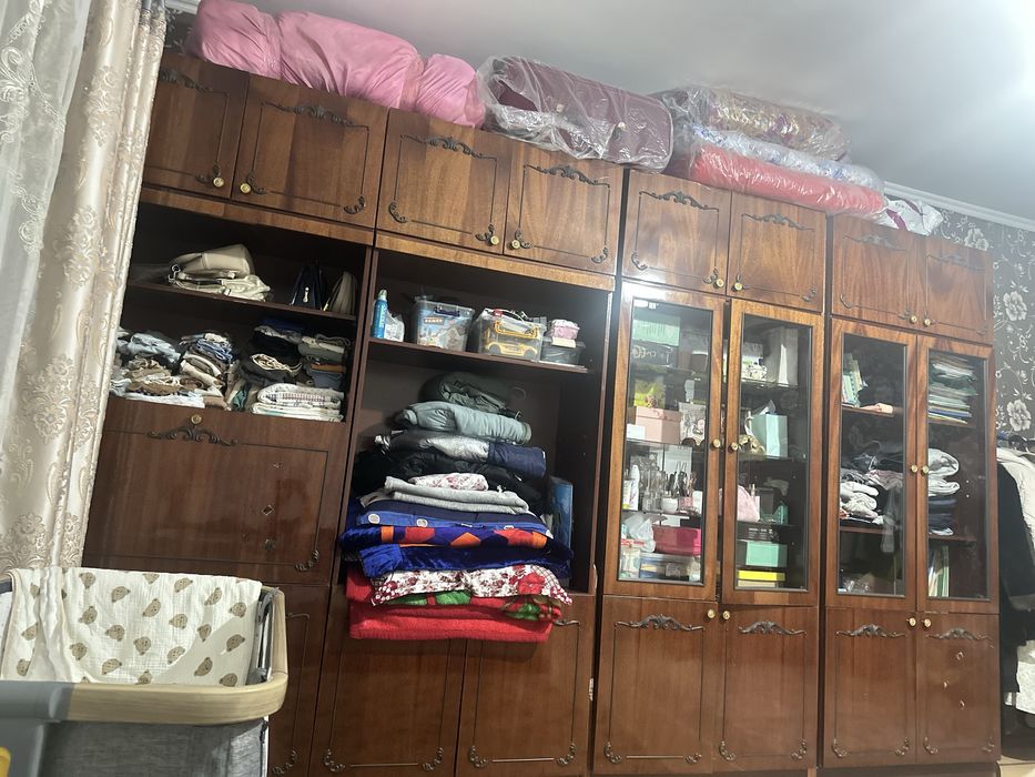 Продам шкаф советский красный дуб