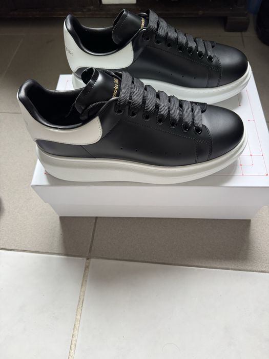 Pantofi Alexander McQuuen Oversized Sneakers- Noi, Ambalaj Complet