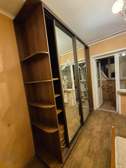 Шкаф купе 3х секционный с зеркалом большой