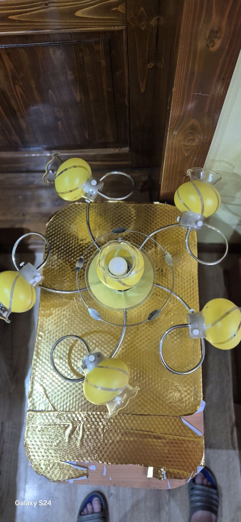 Vând candelabru cu 6 becuri