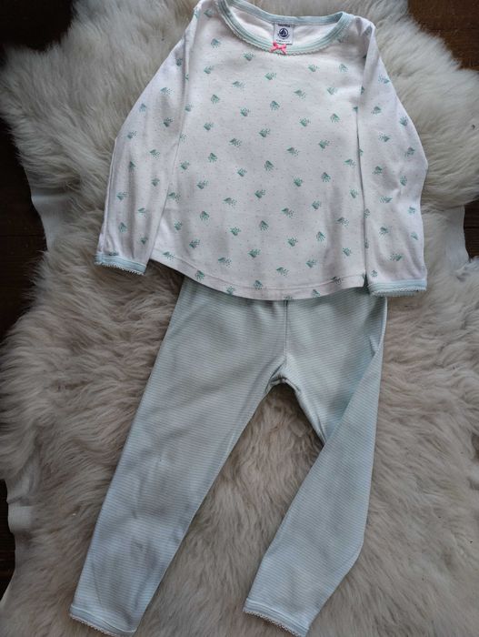 Продавам лот бодита и пижами Petit Bateau 95