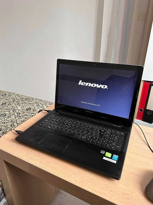 Лаптоп LENOVO G 50-30 , в отл състояние, работещ , с Windows 10
