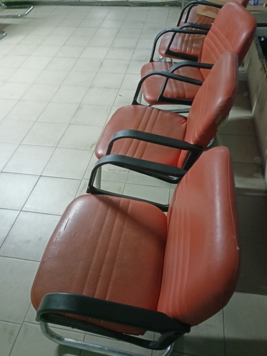 Продам стулья и столы не дорого