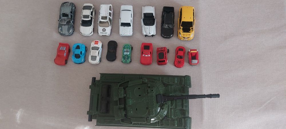 Танк с машинками за 1000 тенге