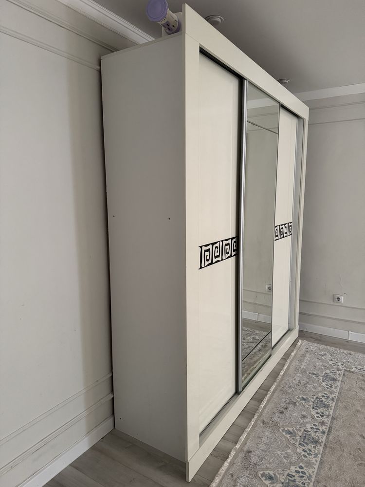 Шкаф купе белый 3 дверный