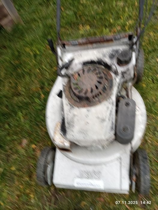 Mașina de tuns iarba cu tracțiune cardan