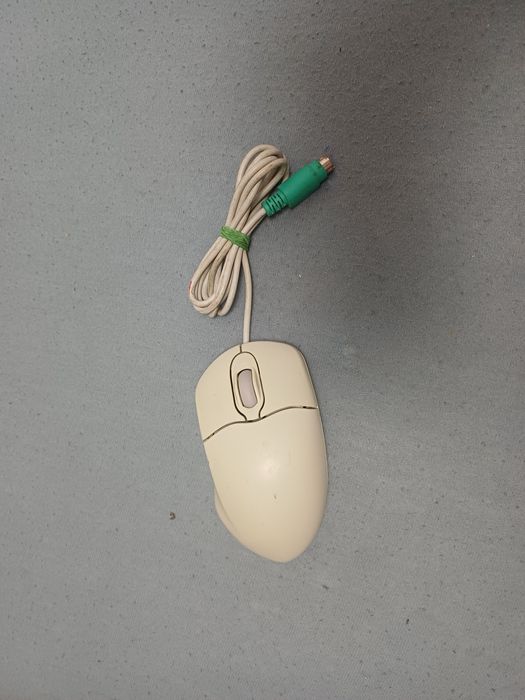 Mouse vintage serial in stare buna. Este testat!

#10