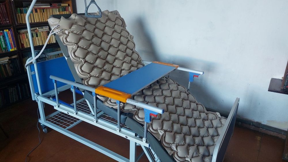 Медицинская кровать