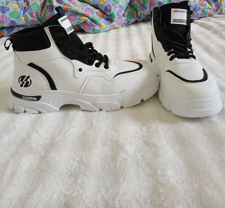 Нови мъжки обувки