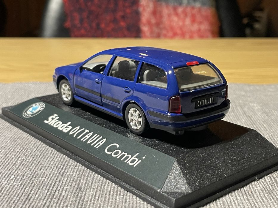 1:43 Skoda Octavia combi Октавия комби - Kaden - метален модел