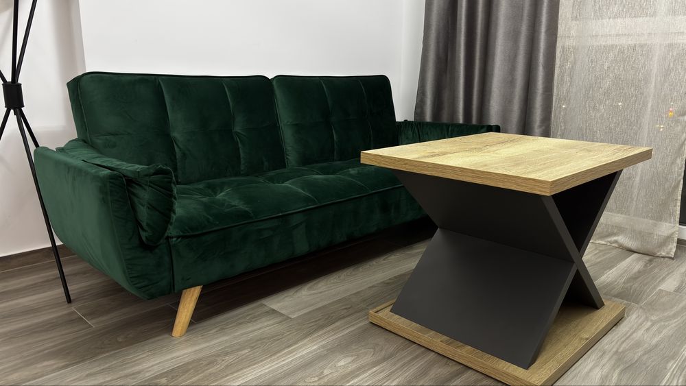 Canapea cu masa de cafea