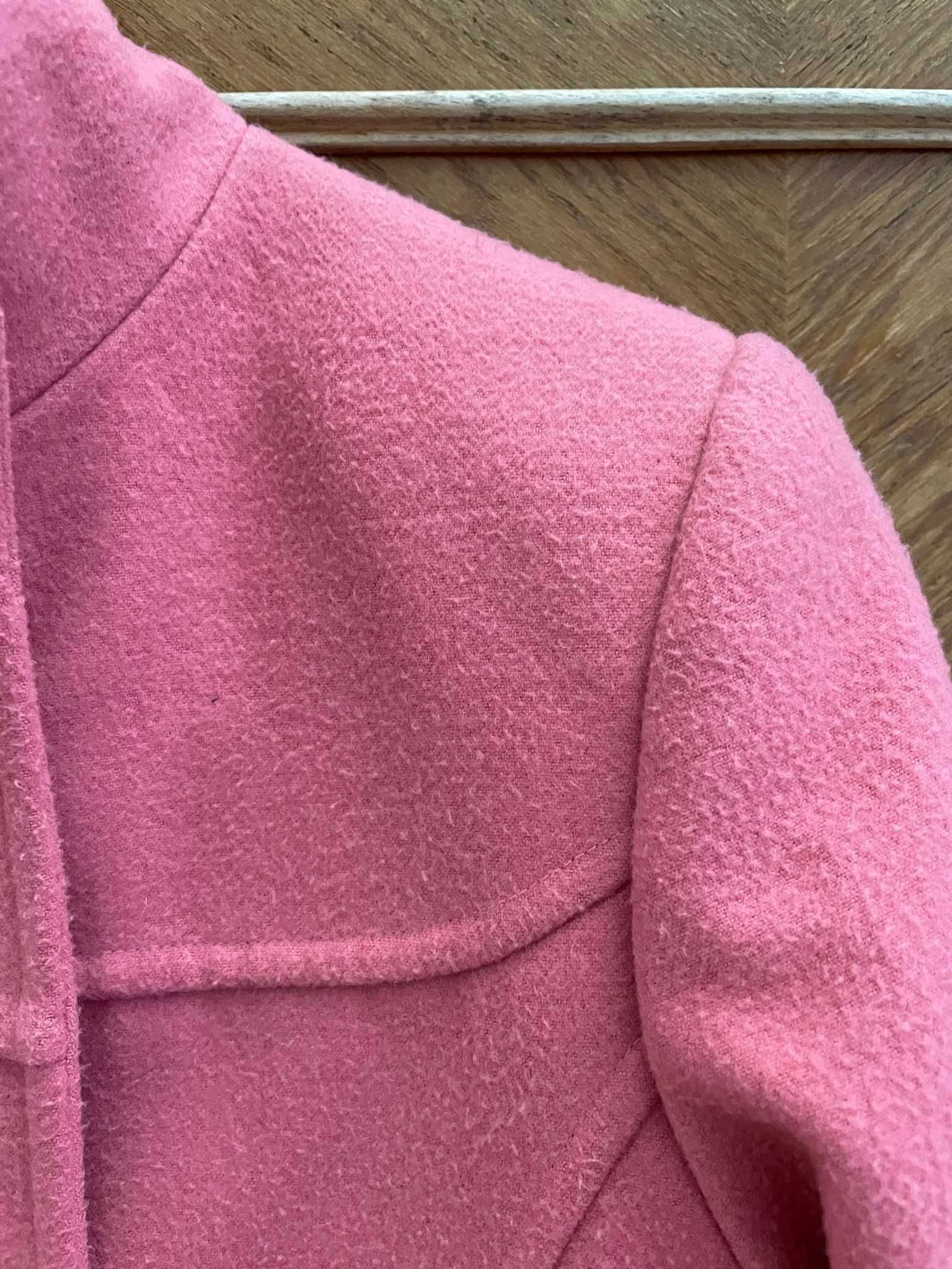 Palton roz de vanzare