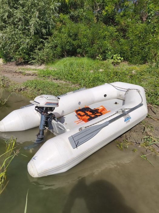 Barcă cu motor gonflabila