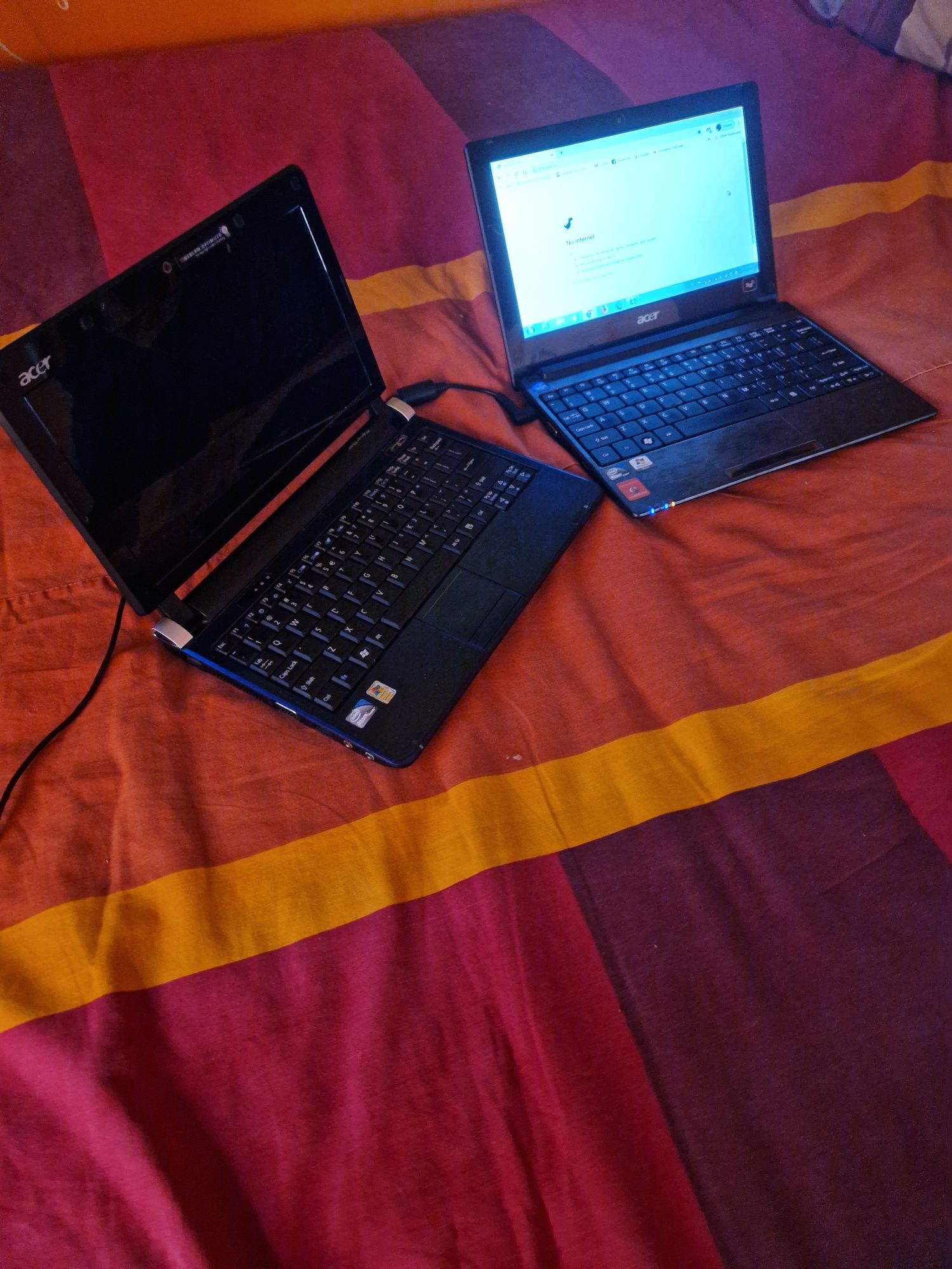 Vând urgent. 2 Mini Laptopuri  ACER. (versiuni mai vechi).