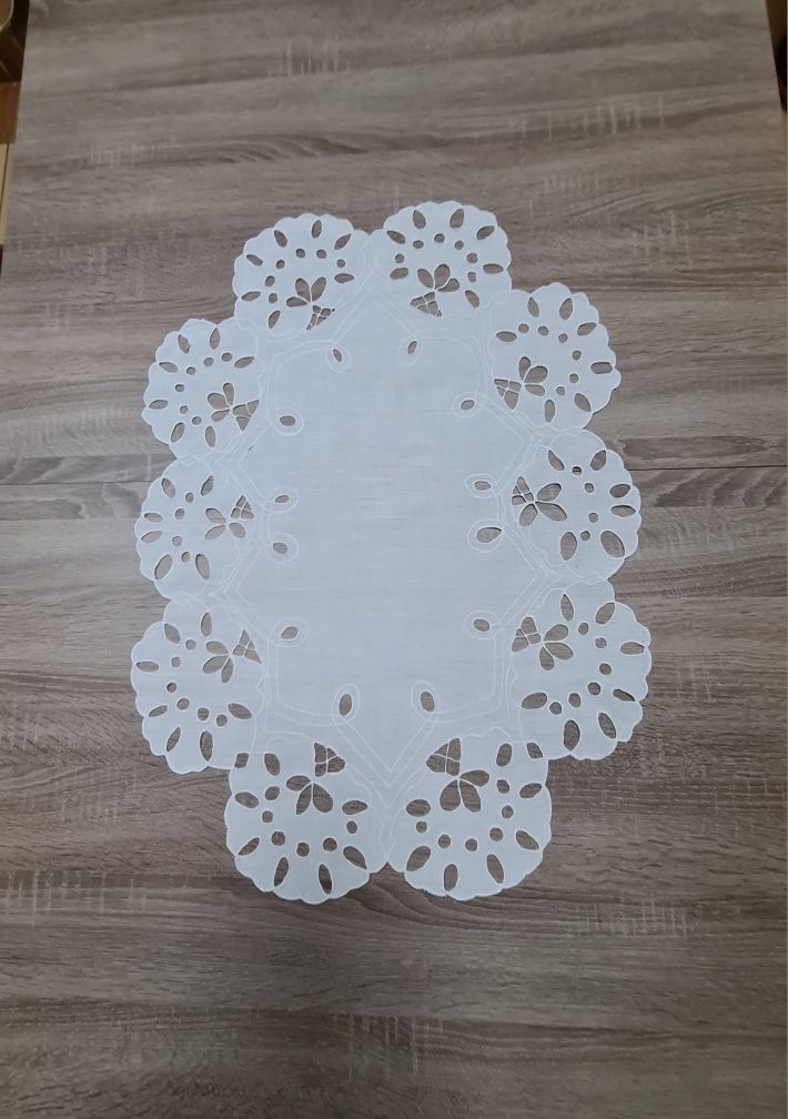 Față de masă vintage - broderie spartă 75/53 cm