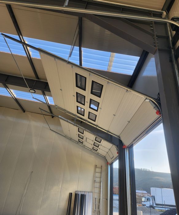 Usi de garaj/usi secționale/ usa industriala/ porți de garaj/ usi