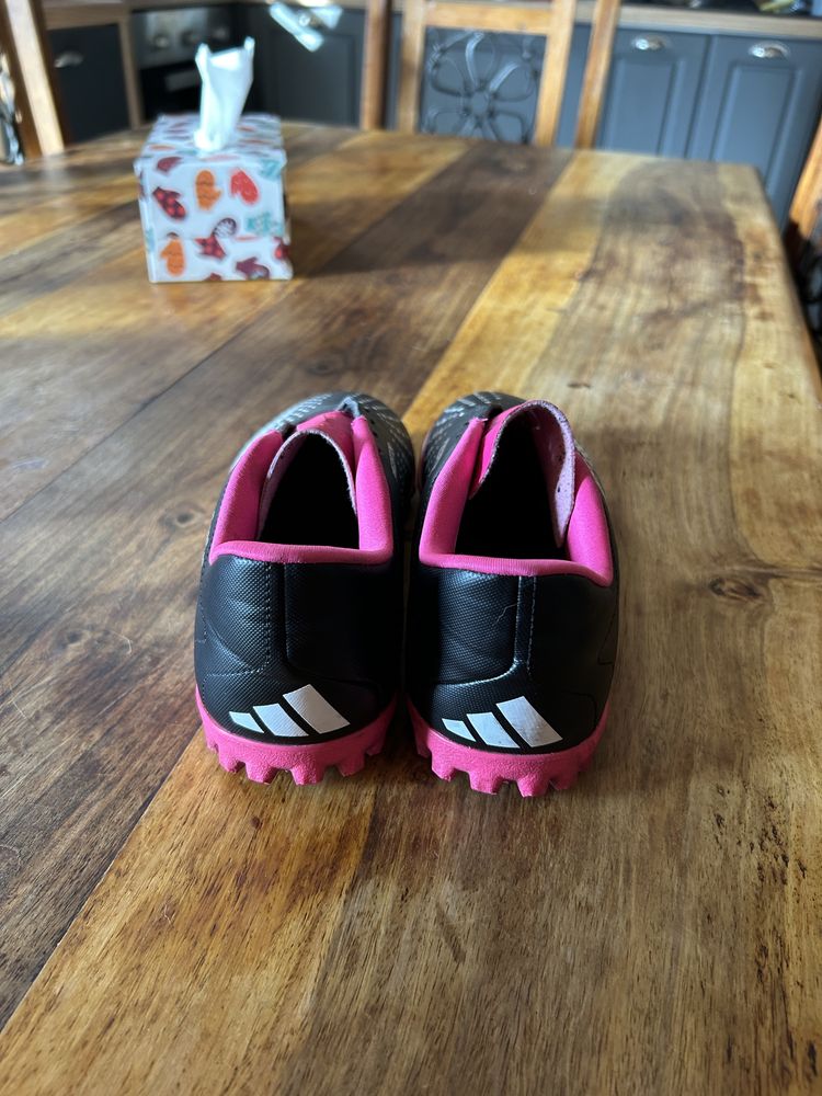 Футболни бутонки adidas Predator за деца