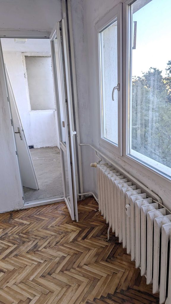 Продава се Четиристаен апартамент в Плевен, Сторгозия - 85 кв.м за 1259 €/кв.м - Снимка #7