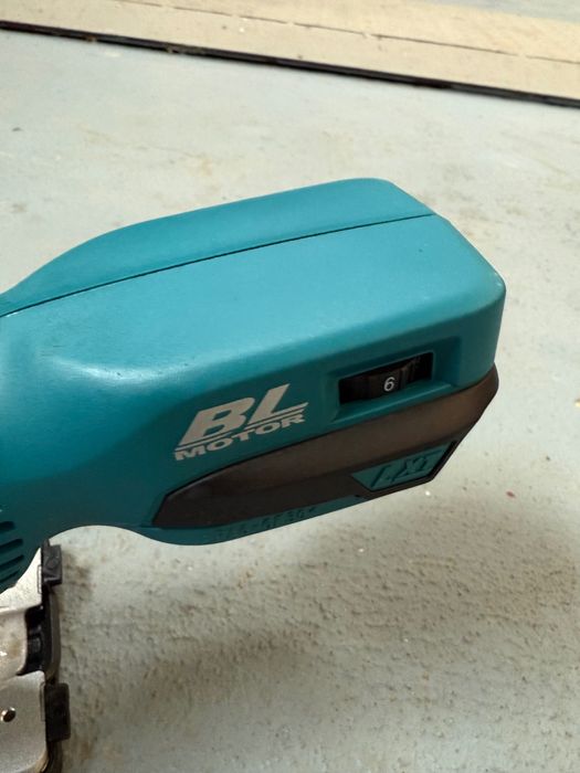 Makita DJV181Z fierastrau vertical cu acumulator 18 V
