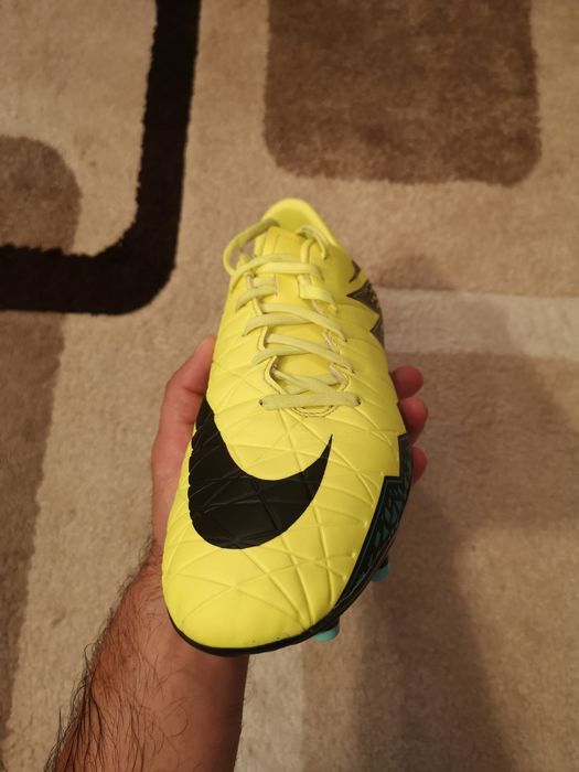 Vând ghete de fotbal Nike Hypervenom în stare impecabilă
Nr 45
Preț 2
