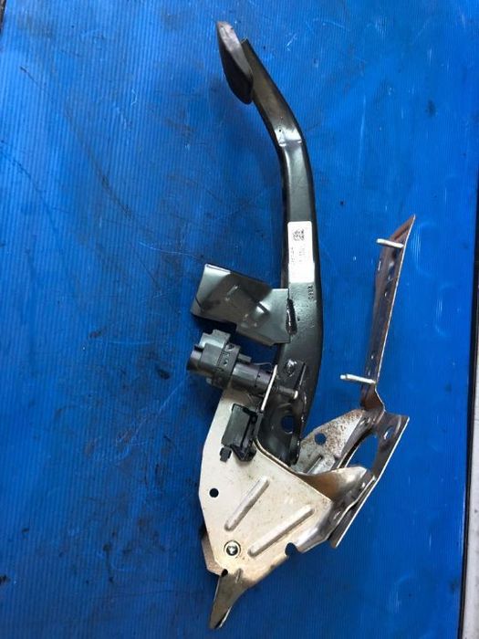 pedala frana 2.0 tdci ford focus 2 2008