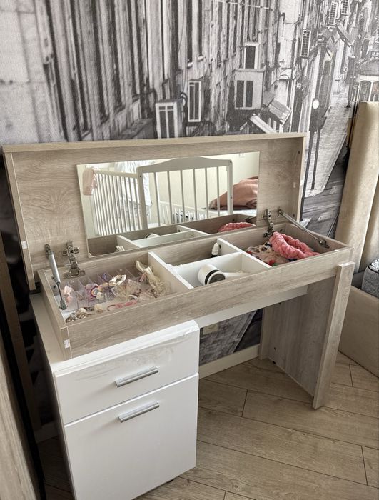 Тумбочка прикроватная