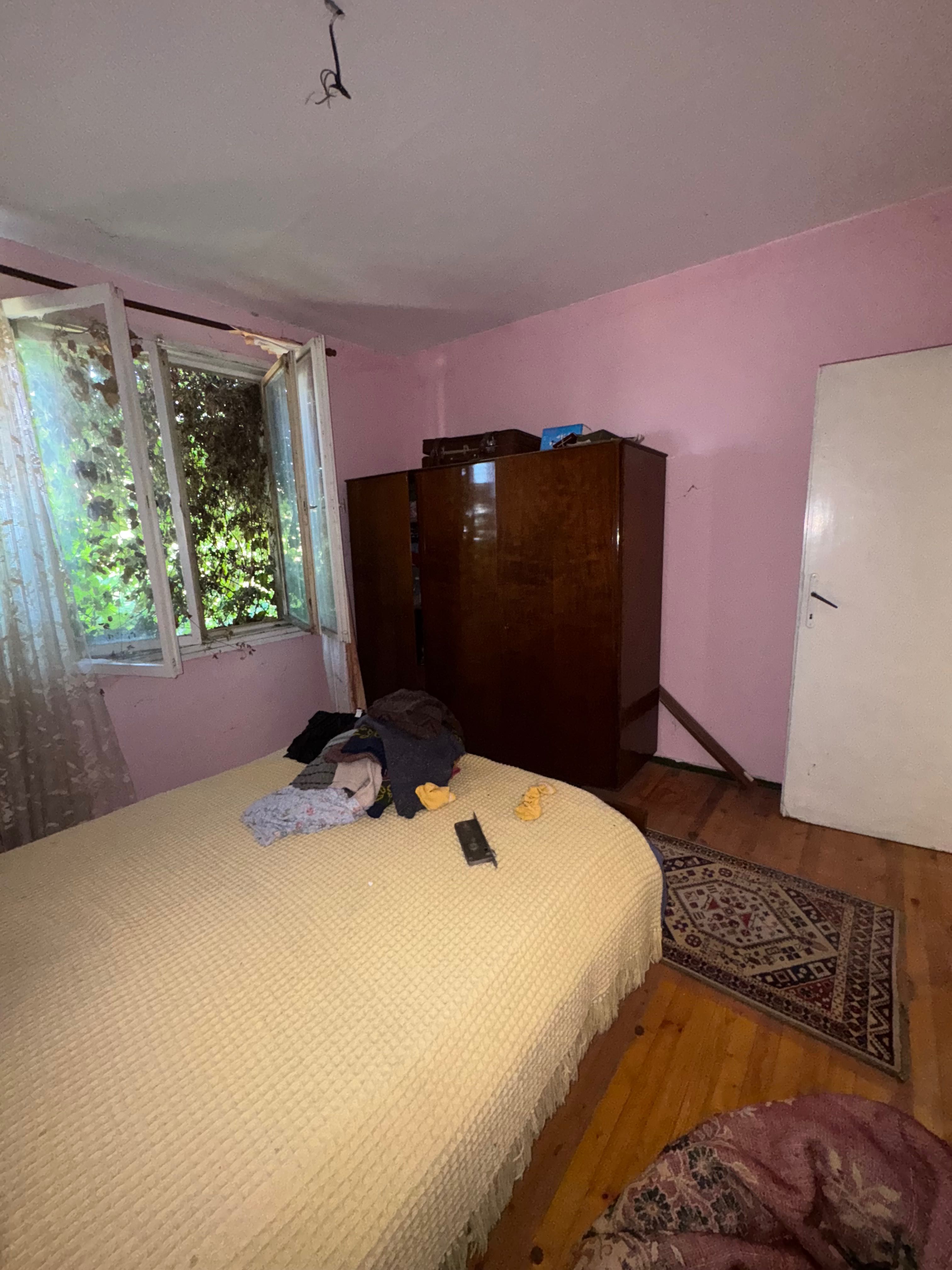 Продавам къща в Козарско