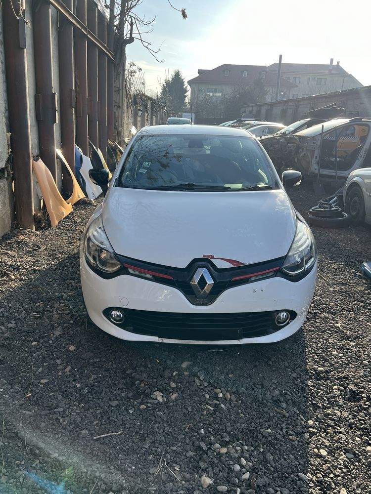 Dezmembrez Renault Clio 4 2013-2020 Usa Bara Haion Capota