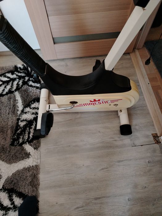 Vând Bicicletă de cameră!