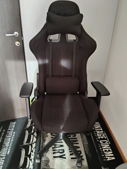 Scaun Gaming NIBE Negru – Ergonomic, Reglabil, Aproape Nou