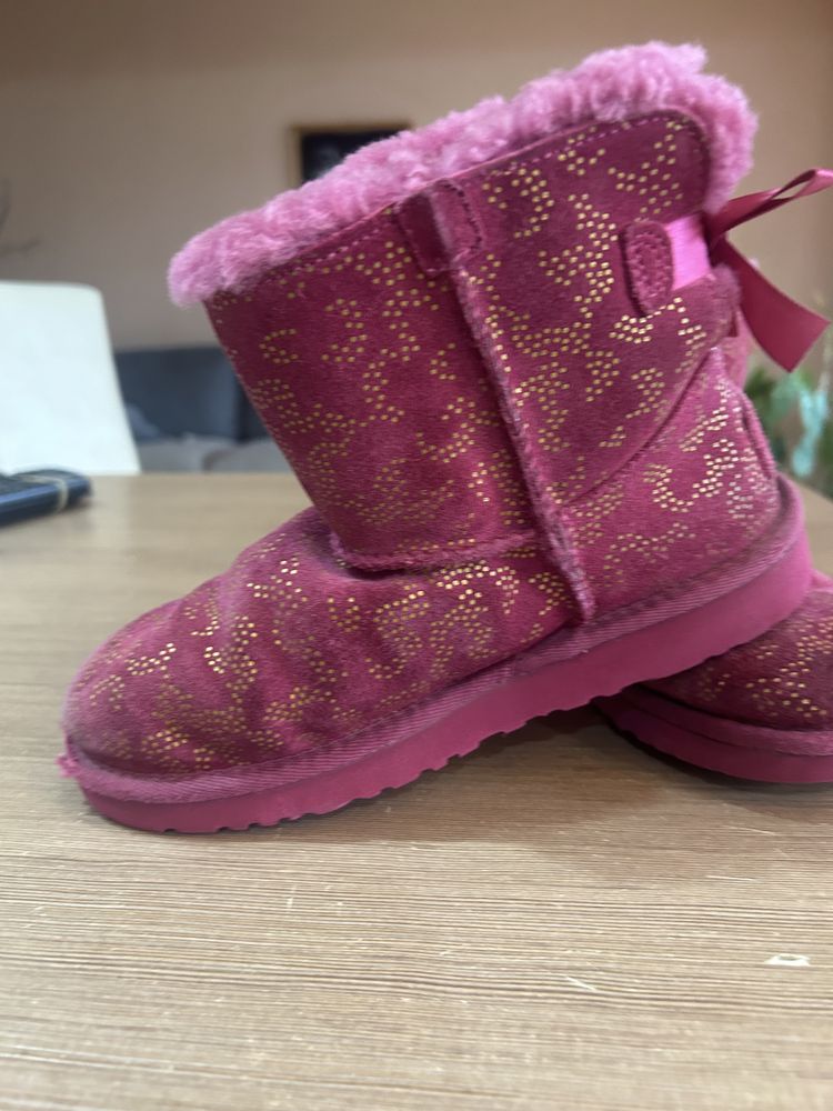 Vând cizme ugg originale fetițe