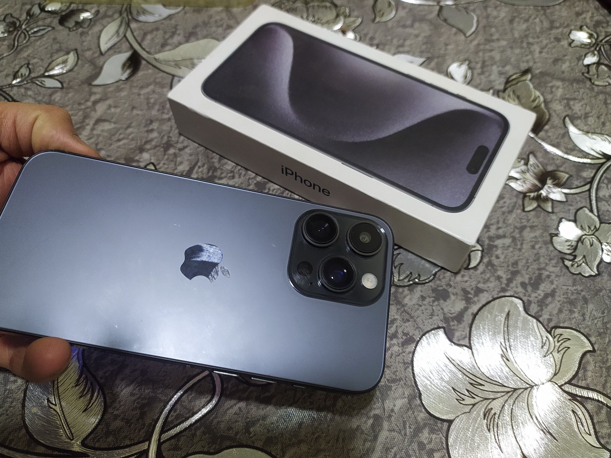Iphone 15 pro max. 126 gb Dubaiski versiya holati alo.