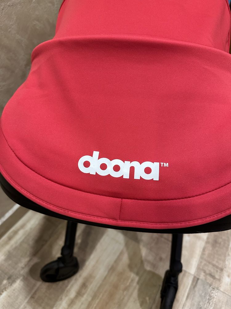 Doona столче за кола с шаси 2 в 1 flame red