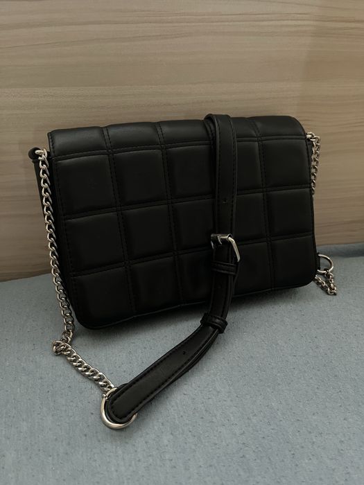 Дамска черна чанта - about you