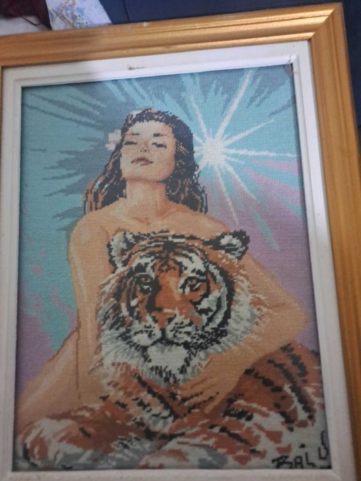 Vând goblenuri  cusute,înrămate ,4 bucăți, 700 de lei