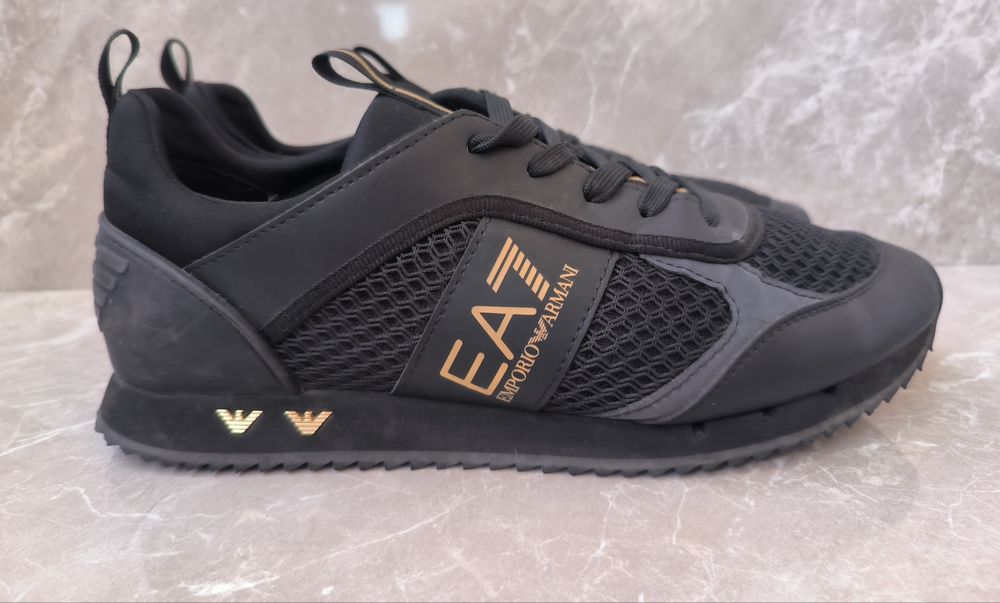 EA7 Empori Armani номер 42