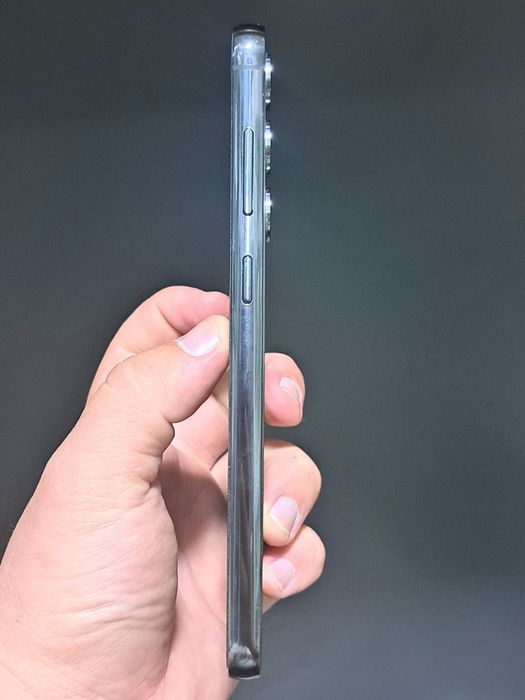 Samsung S23 plus xotirasi 8/256GB