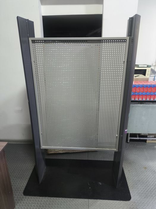 Перфорированный стеллаж, рекламный стенд