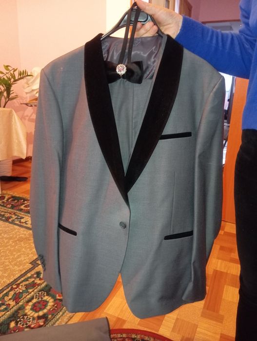 Смокинг костюм продам новый