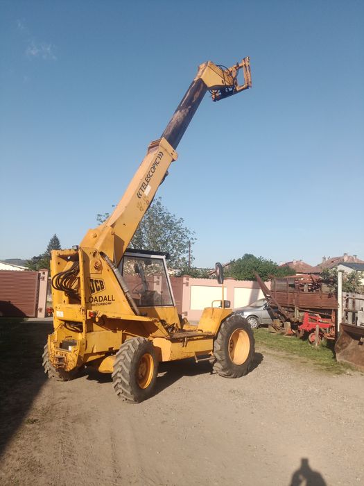 Vând încărcător telescopic JCB